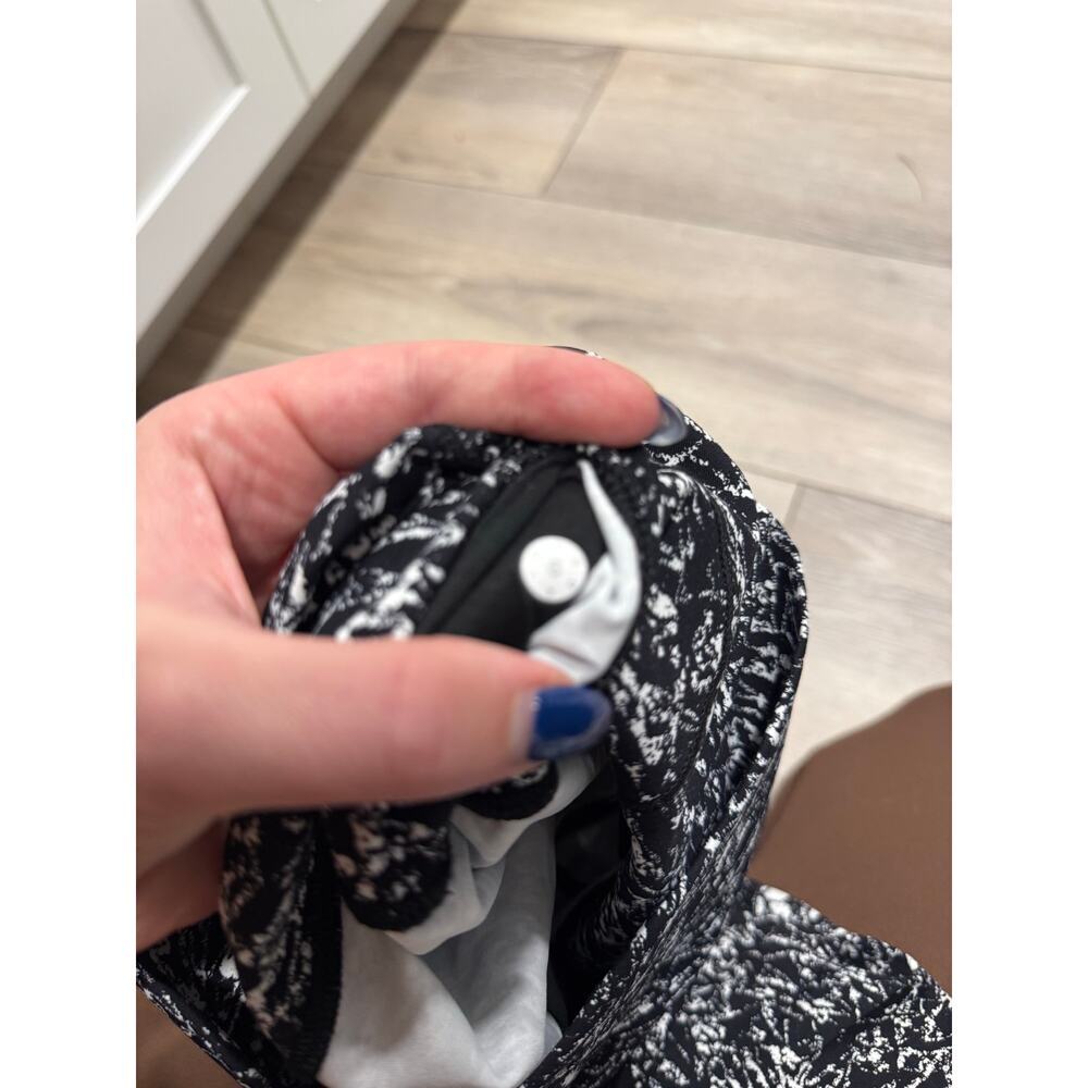 Lululemon Wunder Under Pant (Hi-Rise) SIZE 6 - Picture 9 of 10